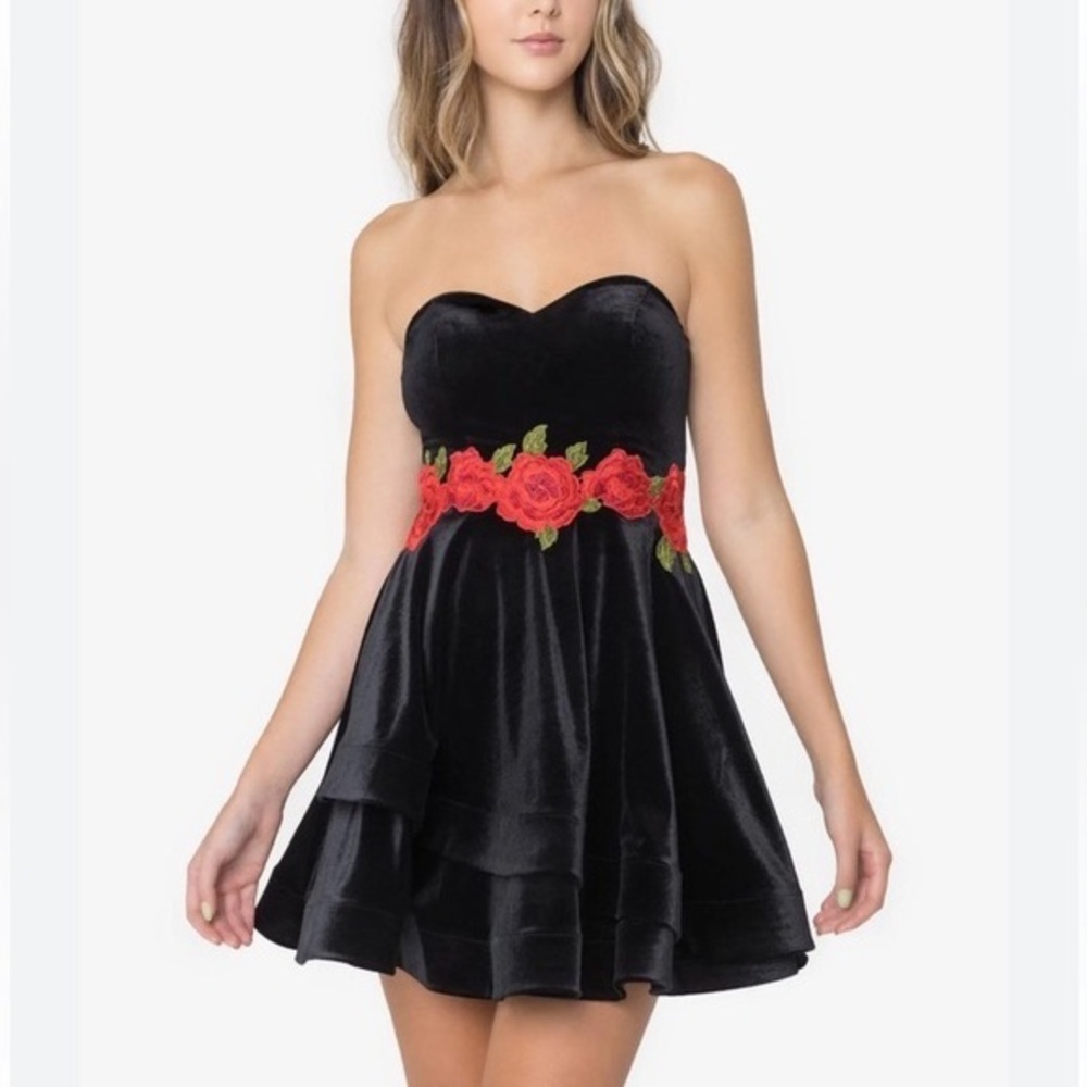 Love Moschino Velvet black dress with rose embroidered